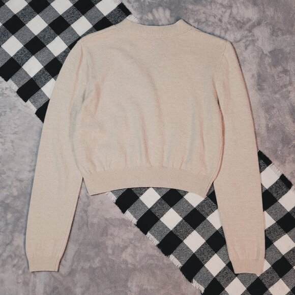 Chuu | Cropped V-Neck Wool Knit Cardigan - Picture 3 of 5